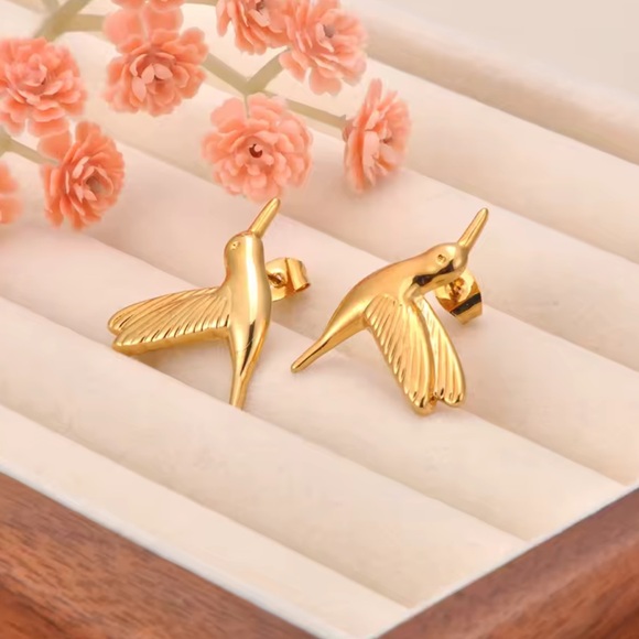 Vintage Hummingbird Gold Earrings - Picture 4 of 5